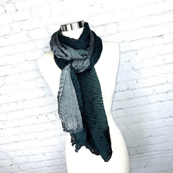 🛍️$5 Bundled |•Metallic Greys & Silvers Scarf•|colors.   22" x 75." - Picture 4 of 7